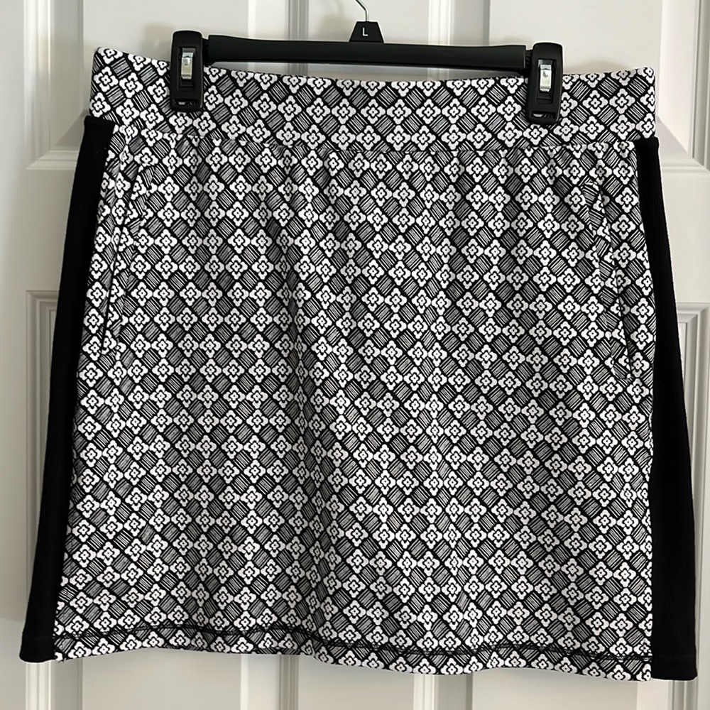 T by Talbots Black and White Print Skort